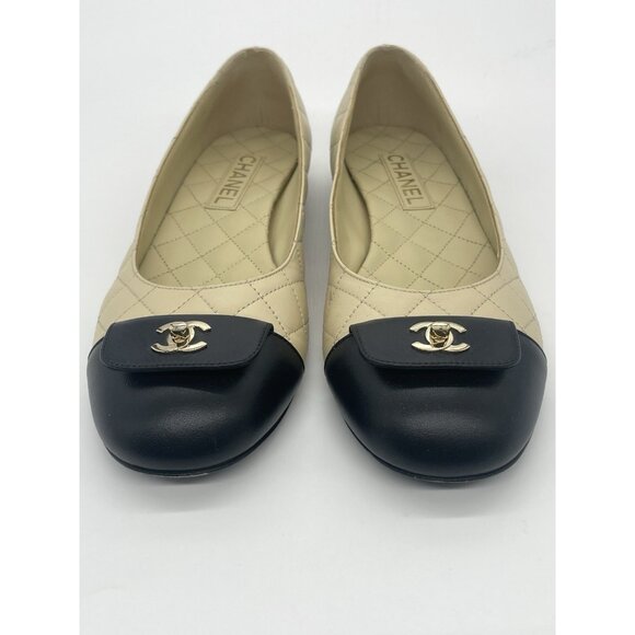 Chanel 2024 Interlocking CC Logo Shoes Ivory Black Leather Ballerina Flats 41